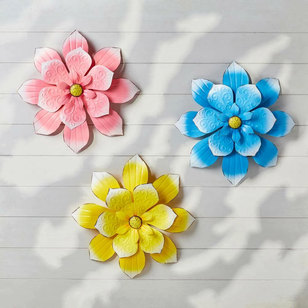 Glitzhome 15 in. D Outdoor Metal Dimensional Flowers Wall Decor (Set of 3) 4 Glitzhome 15 in. D Outdoor Metal Dimensional Flowers Wall Decor (Set of 3) - Image 2